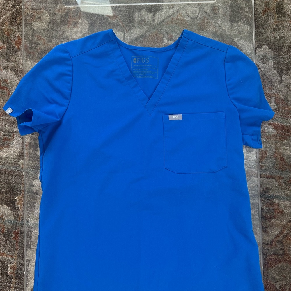Figs Women's Blue Scrub Top small